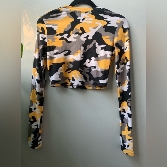 Sommer Ray long sleeves crop top - Picture 4 of 4